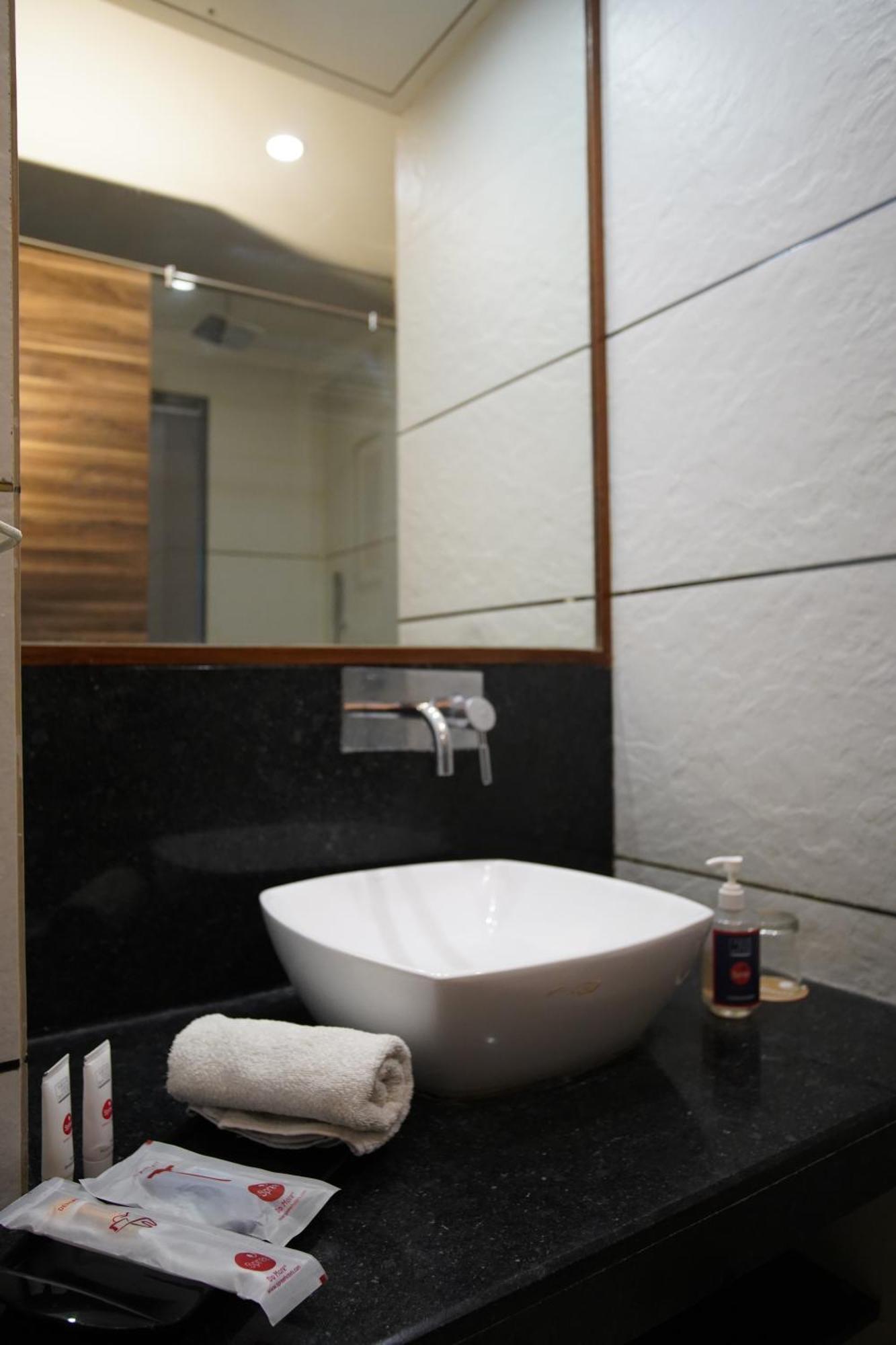 เอเค ปาล์ม โฮเทล แอนด์ รีสอร์ต Hotel ชัยปุระ ภายนอก รูปภาพ